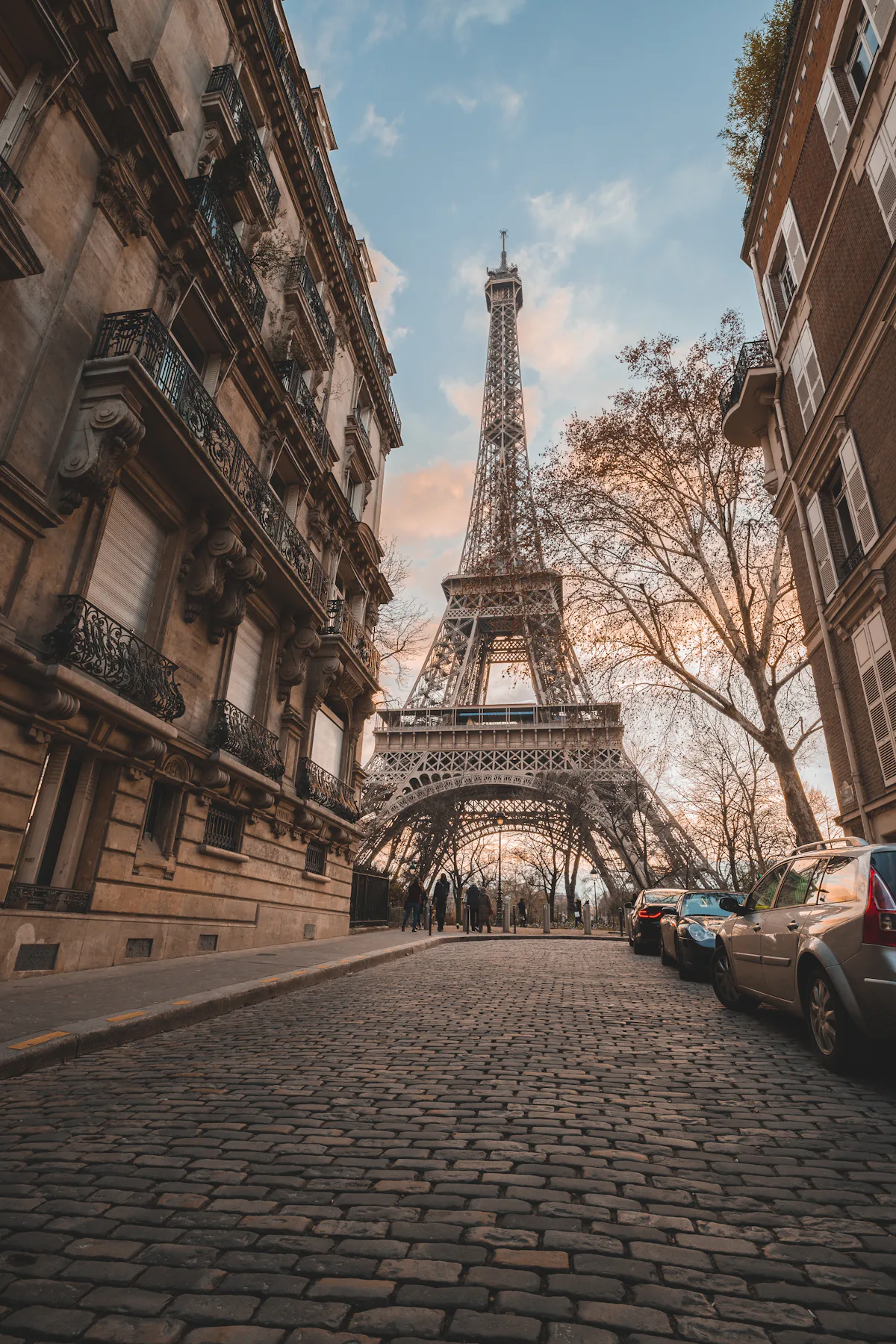 Tours du quartier d'affaires de La Défense dans les Hauts-de-Seine